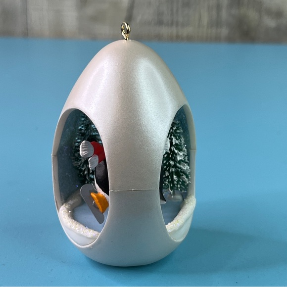 Hallmark Keepsake Ornament Winter Surprise Handcrafted & Dated 1990 QX444-3 - Picture 8 of 13